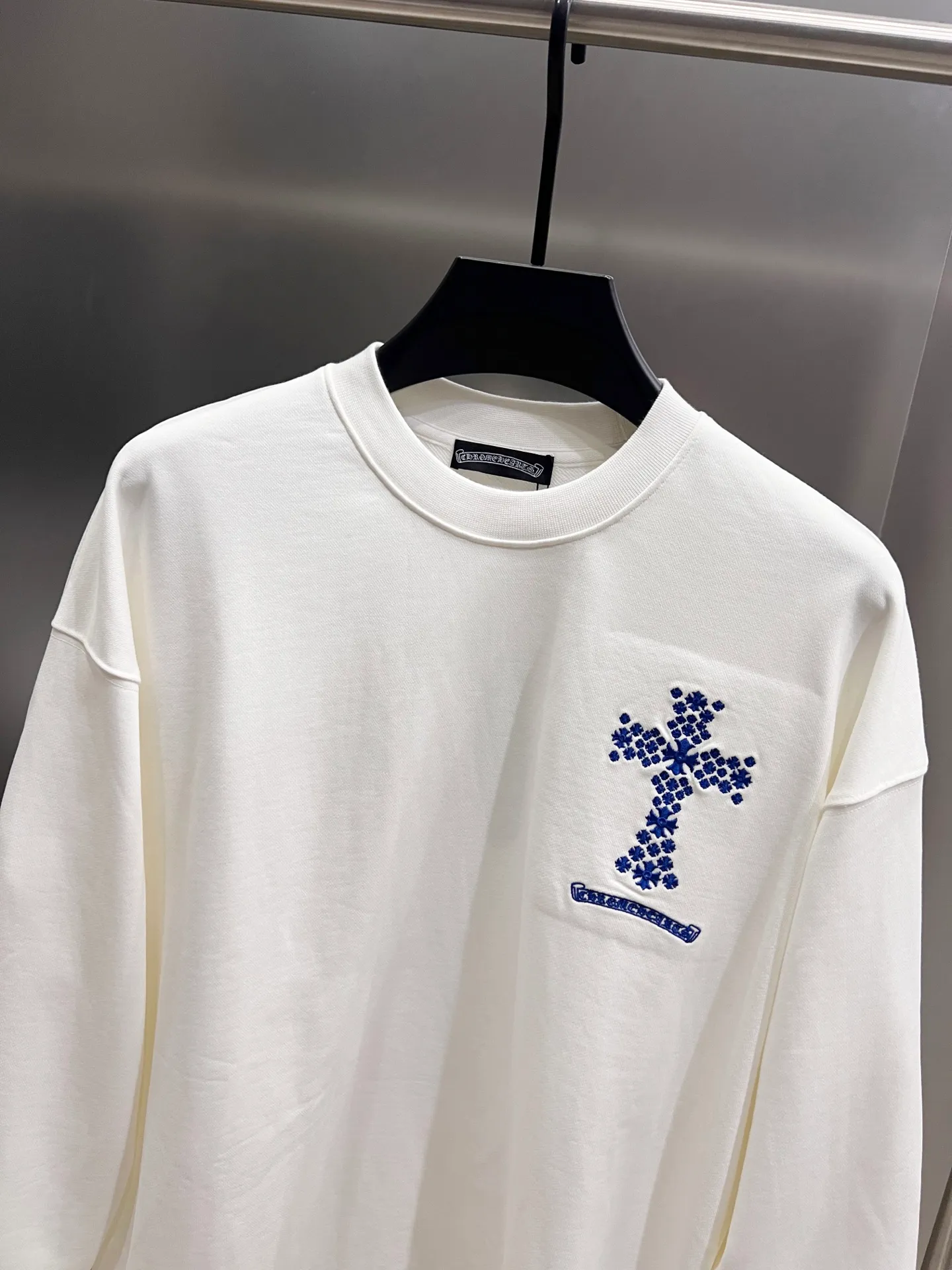 🅿️290 CH Crow 2025 autumn and winter new round neck long-sleeved sweatshirt, horseshoe Sanskrit letters + cross three-dimensional embroidery process, the real thing is great🔥Same style for men and women, loose version, size S M L XL XXL five sizes black white